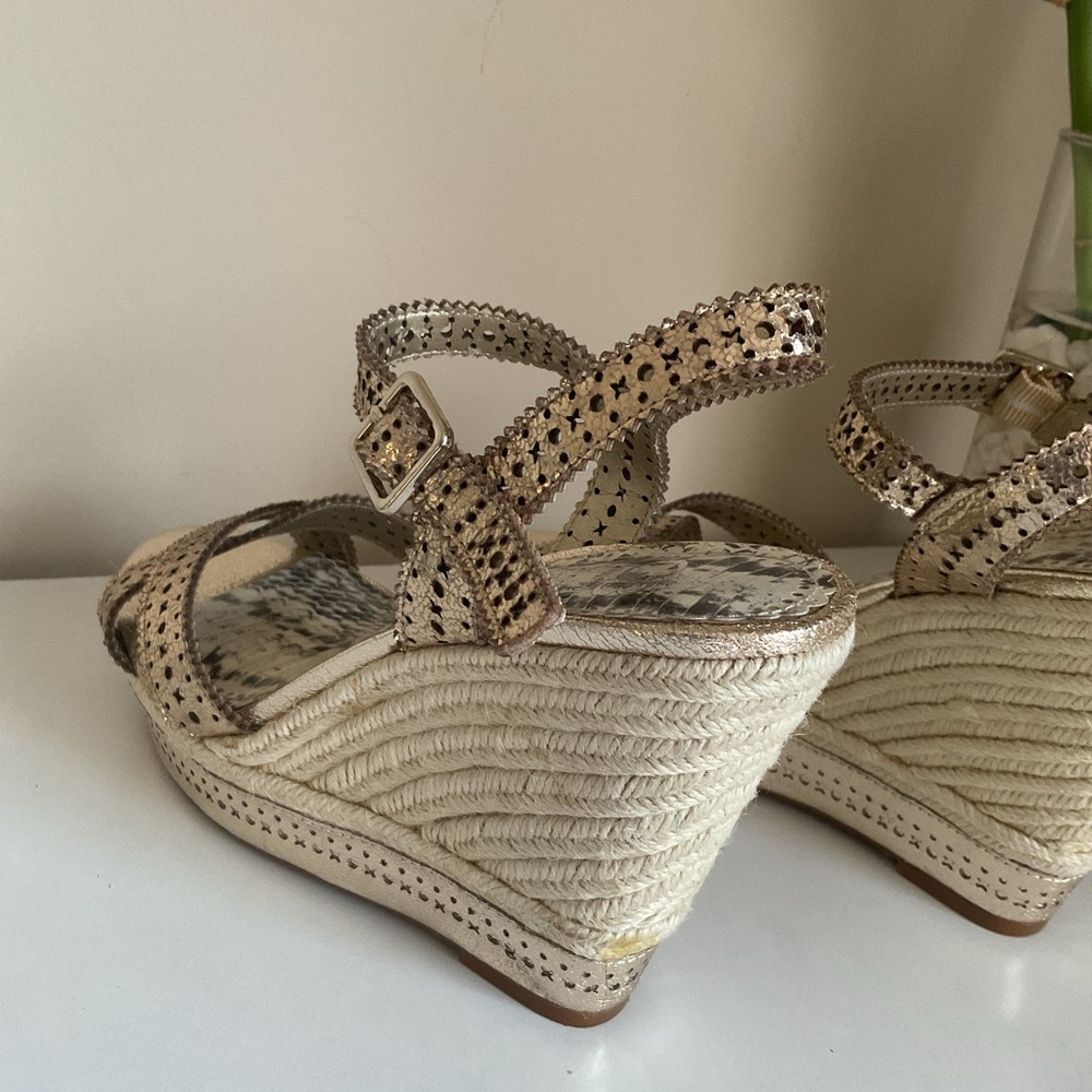 Gianni Bini Gold Metallic Espadrille Platform Wedge Sandals Size 8 - Picture 9 of 13